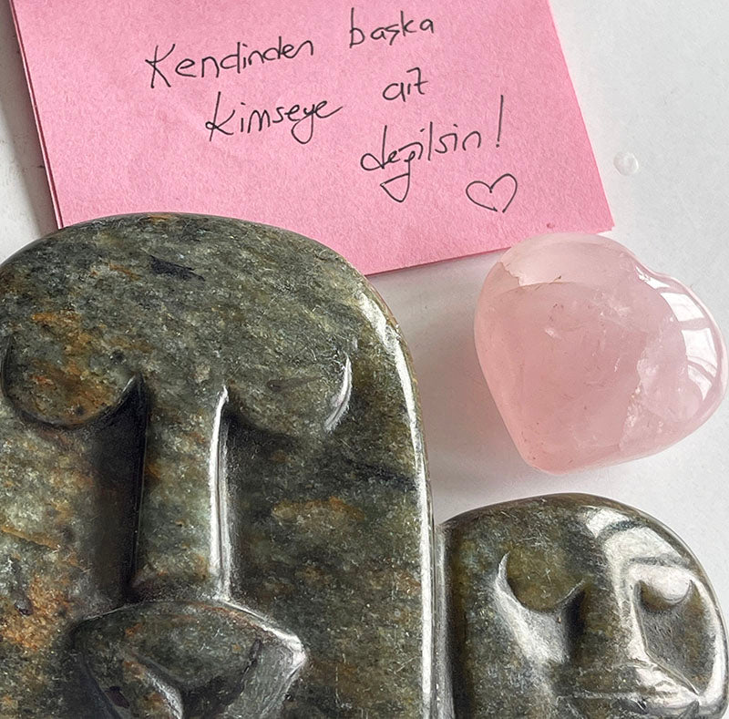 Sevgi Dolu Bağlarımızın Kutusu