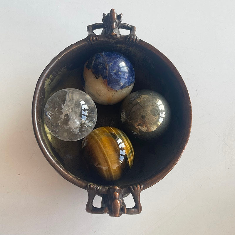 Korumalar Eşliğinde