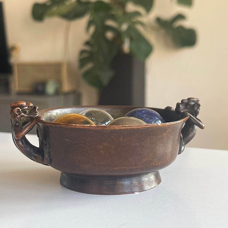 Korumalar Eşliğinde