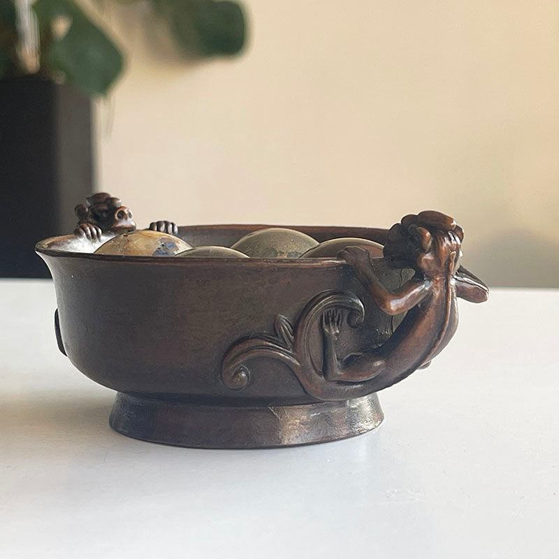 Korumalar Eşliğinde